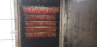 Indústria pega fogo e funcionários controlam chamas - 1