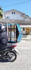 (VIDEO) Caminhão carregado tomba em Brusque - 2