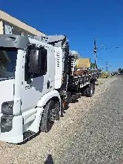Colisão entre caminhão e carro é registrado na Antônio Heil - 1