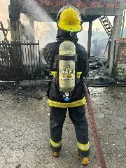 (VIDEO) Três casas são destruídas por incêndio em Ilhota - 9