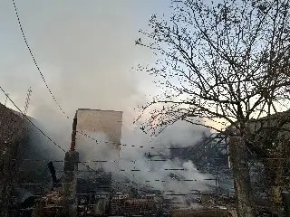 (VIDEO) Três casas são destruídas por incêndio em Ilhota - 1