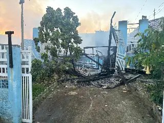 (VIDEO) Três casas são destruídas por incêndio em Ilhota - 7