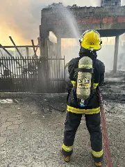 (VIDEO) Três casas são destruídas por incêndio em Ilhota - 11