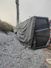(VIDEO) Carreta é retirada após tombar durante a madrugada - 6