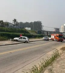 Carros colidem e um capota no Santa Terezinha - 1