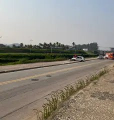 Carros colidem e um capota no Santa Terezinha - 2