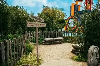 Parque Beto Carrero inaugura fumódromo com tema de cemitério - 3