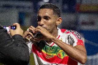 Com golaço de DG, Brusque volta a vencer no Brasileirão - 3