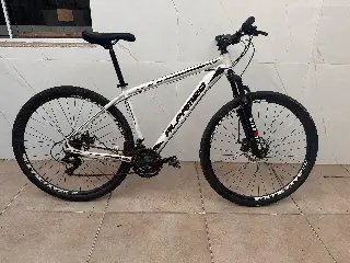 Dois irmãos são detidos em Itajaí com várias bicicletas furtadas - 23