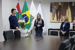 CDL homenageia colaboradora pelos cinco anos de trabalho na entidade - 2