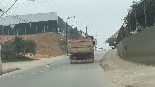 (VÍDEO) Moradores convivem diariamente com poeira causada por obra de terraplanagem - 2