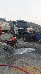 Duas pessoas morrem em acidente entre moto e caminhão na BR-470 - 2