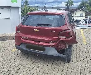 Colisão entre dois carros é registrada na SC-486, em Brusque - 1