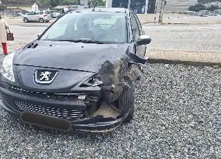 Colisão entre dois carros é registrada na SC-486, em Brusque - 2