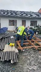 Idosa fica gravemente ferida após desabamento de garagem - 2