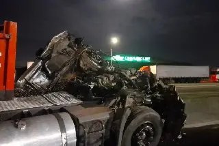 Acidente entre carretas e carro na BR-101 causa caos no trânsito - 2