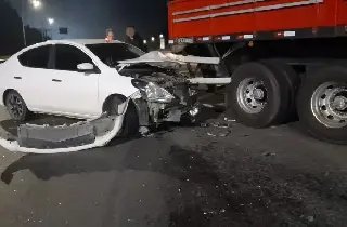 Acidente entre carretas e carro na BR-101 causa caos no trânsito - 1