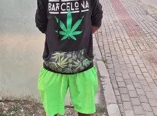 Com roupa estampada de maconha, homem é preso após furto em igreja - 1