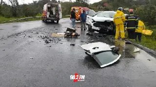 Colisão frontal na BR-470 deixa três feridos na Serra da Santa - 1