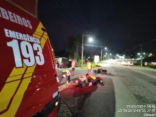 Motociclista fica gravemente ferido após colisão com carro em Gaspar - 1