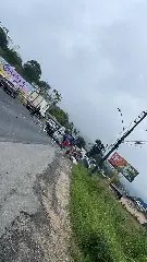 (VÍDEO) Grave acidente entre dois carros e caminhão é registrado na Ivo Silveira  - 2