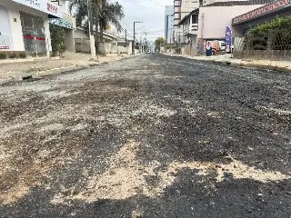 Rua Victor Meirelles começa a receber pavimentação asfáltica - 1