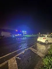 Carro e van se envolvem em acidente durante a madrugada - 2