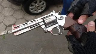Comerciante reage com cadeirada durante tentativa de assalto - 2