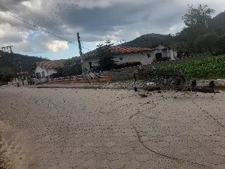Caminhão colide contra poste em Guabiruba  - 2