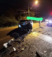 Colisão frontal entre veículos deixa condutor na ferragens  - 4