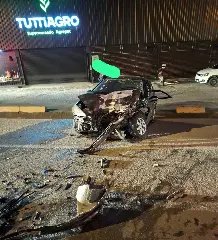 Colisão frontal entre veículos deixa condutor na ferragens  - 5