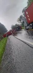 (VIDEO) Acidente com carretas interdita BR-280 em SC - 1