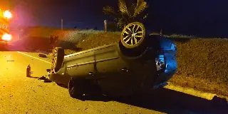 Carro saí de pista e capota na SC-110, em Vidal Ramos - 1