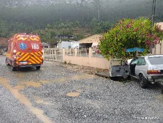 Colisão traseira seguida de saída de pista deixa homem ferido em Botuverá - 3