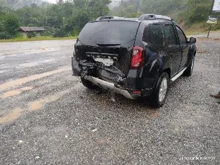 Colisão traseira seguida de saída de pista deixa homem ferido em Botuverá - 1