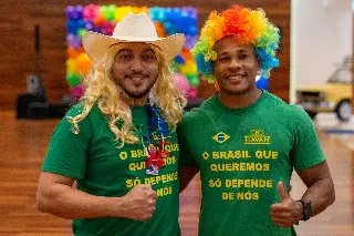 Colaboradores comemoram o aniversário de Luciano Hang com o tema “Cabelo Maluco” - 1