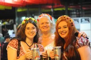 Nem sexta-feira chuvosa tira o ânimo dos fenafesteiros - 1