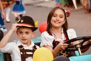 Remarcado após chuva, desfile da Fenarreco reúne milhares de pessoas - 2