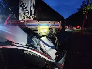 Engavetamento na BR-470 deixa duas pessoas presas entre às ferragens - 5