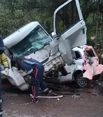 Engavetamento na BR-470 deixa duas pessoas presas entre às ferragens - 4