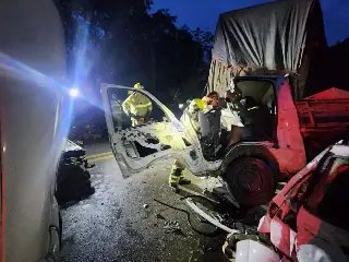 Engavetamento na BR-470 deixa duas pessoas presas entre às ferragens - 3