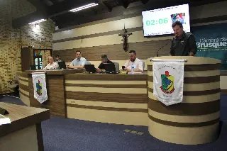 (VÍDEO)Sessão da Câmara tem homenagens e nomeação do PA do Santa Terezinha - 5
