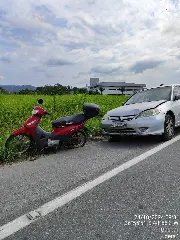 Mulher fica inconsciente após colisão entre carro e moto em Gaspar - 2