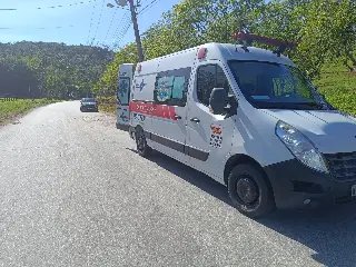 Colisão em barranco seguida de capotamento deixa feridos no Moura - 3