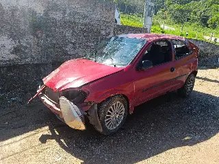 Colisão em barranco seguida de capotamento deixa feridos no Moura - 4