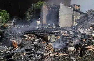 Casa é destruída pelo fogo e morador é encontrado morto no interior - 2
