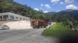 Bombeiros atualizam informações sobre acidente com carreta tombada - 1