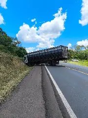 Idoso morre em colisão frontal entre carro e caminhão em SC - 2