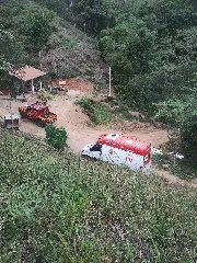 Motorista morre no hospital após despencar em ribanceira, em São João Batista - 3