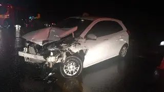 Carro com placas de Brusque tem parte frontal destruída em acidente - 2